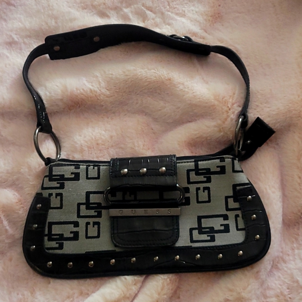 Guess shoulder clutch baguette style monogram.